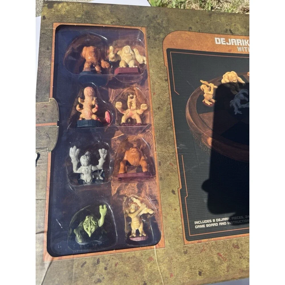 Star  Wars Galaxy’s Edge Dejarik Board  Game W/Checkers Complete  New Damage Box